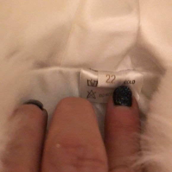 Little Girl White Satin Fur Trimmed Cape and white for muff - Picture 2 of 5